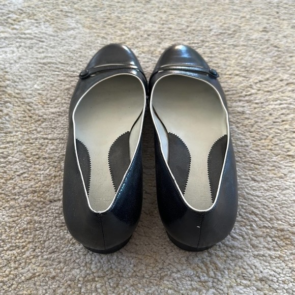 Tommy Hilfiger Flats - Picture 3 of 3